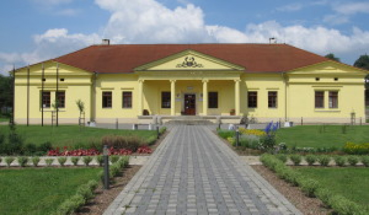 1. fotografia fotogalérie Zaujímavosti / Klasicistická kúria - foto