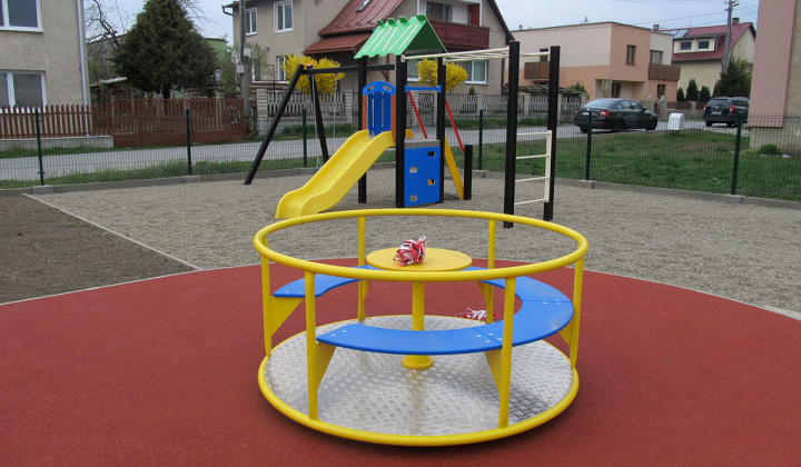 7. fotografia fotogalérie Dokončenie detského ihriska na ul. Školskej