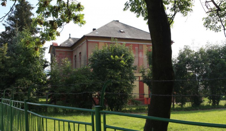 Fotka - Pôvodne barokový kaštieľ